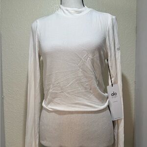 Alo yoga ribbed crop premier long sleeve Open Back, with mock neck Sz.M Woodrose